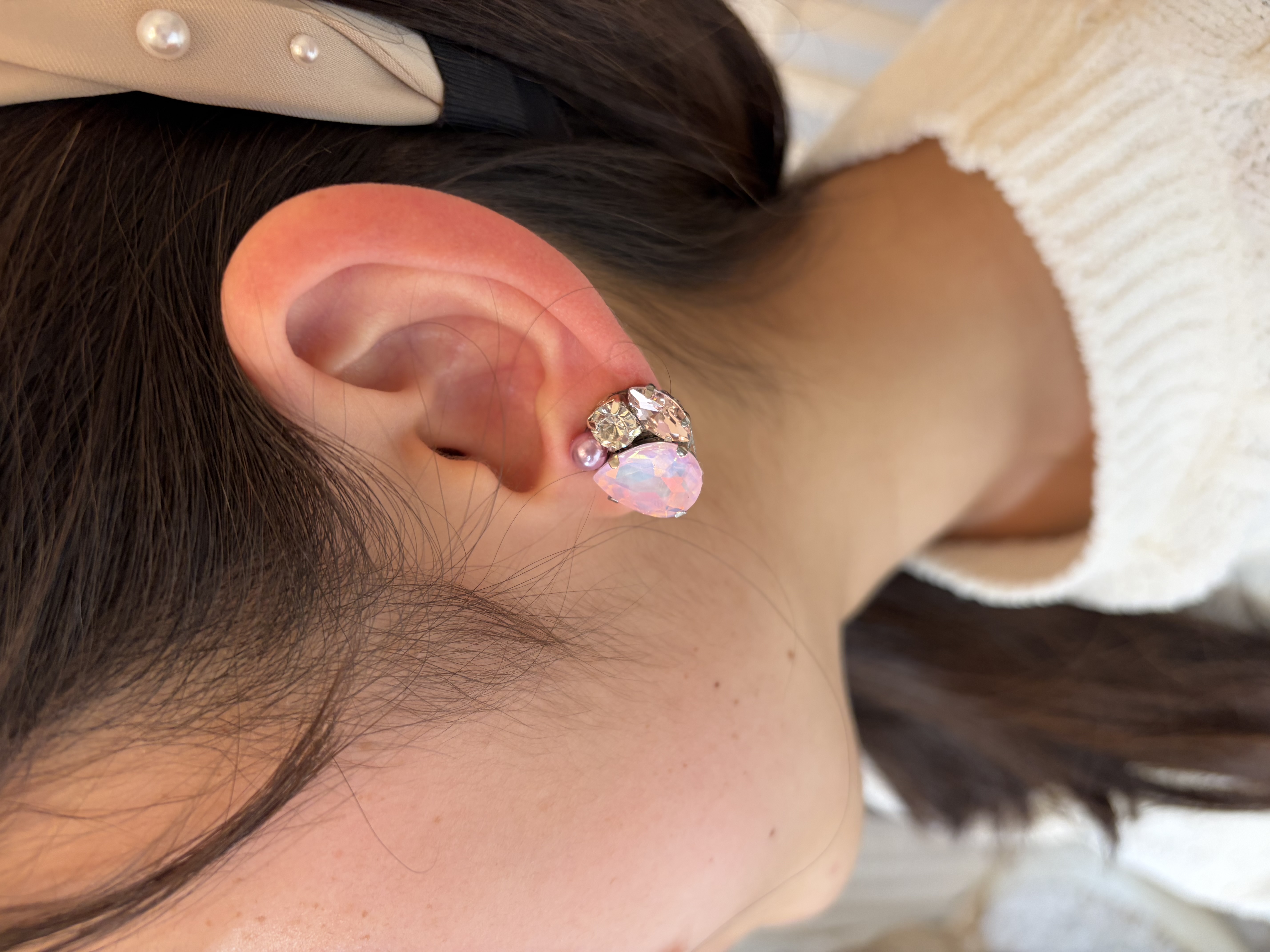 着画 ピンクビジューイヤリング